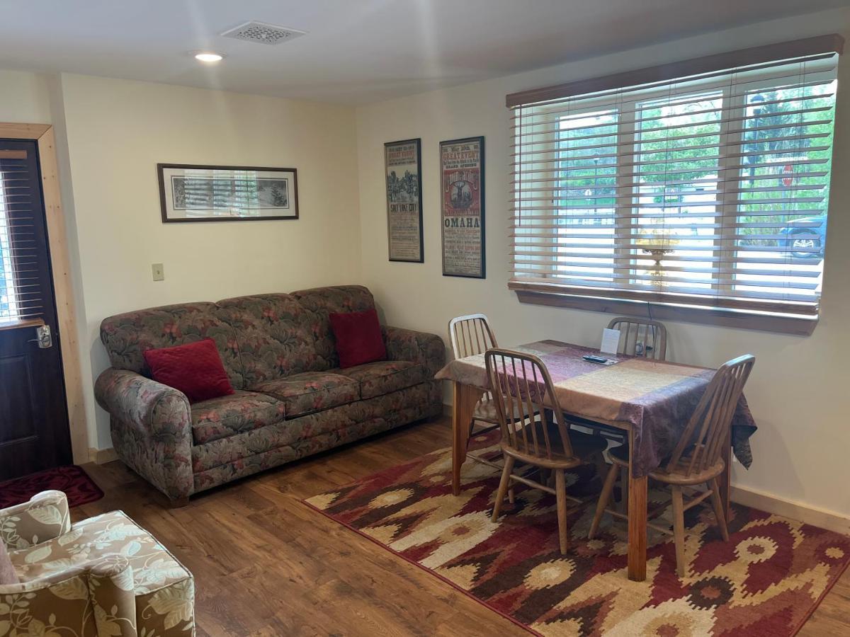 Creekside Downtown Vacation Suites, Only Adults 25 Or Older Buffalo Exteriér fotografie